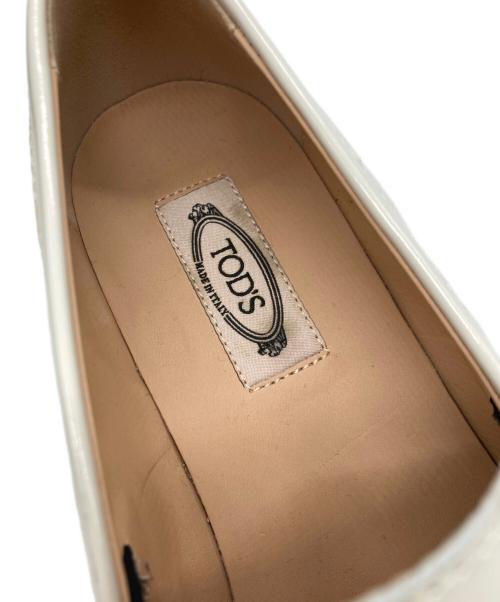 TOD'S（トッズ）TOD'S (トッズ) エナメルコインローファー オフホワイト サイズ:36　1/2の古着・服飾アイテム