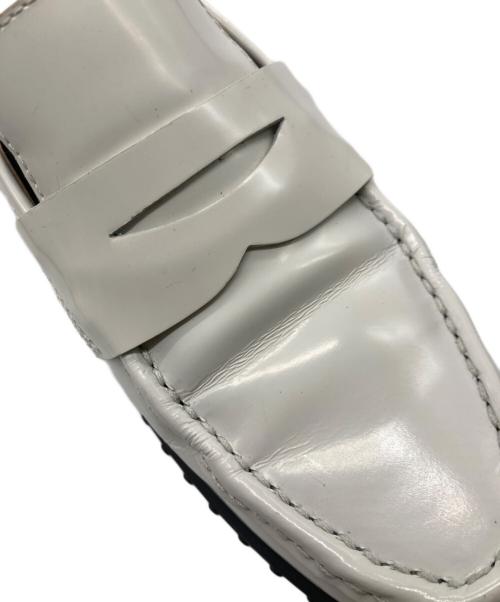 TOD'S（トッズ）TOD'S (トッズ) エナメルコインローファー オフホワイト サイズ:36　1/2の古着・服飾アイテム