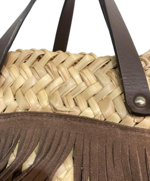 ATELIER AMBOISE（アトリエ アンボワーズ）ATELIER AMBOISE (アトリエ アンボワーズ) フリンジ付きカゴバッグ ベージュ×ブラウンの古着・服飾アイテム