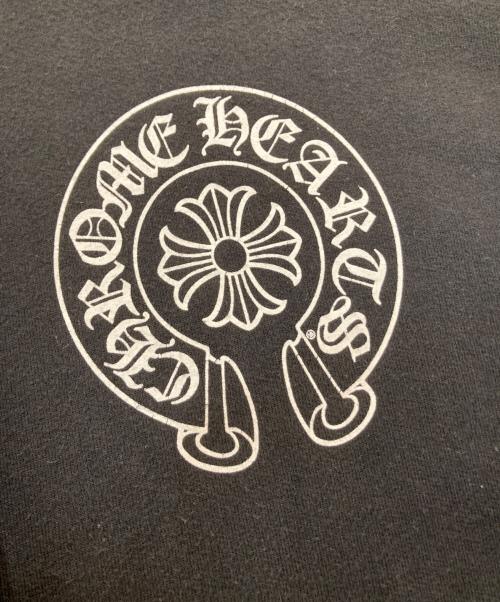 CHROME HEARTS（クロムハーツ）CHROME HEARTS (クロムハーツ) ホースシュープリントパーカー 東京限定 030-017354　2212-304-5017 ブラック サイズ:Lの古着・服飾アイテム