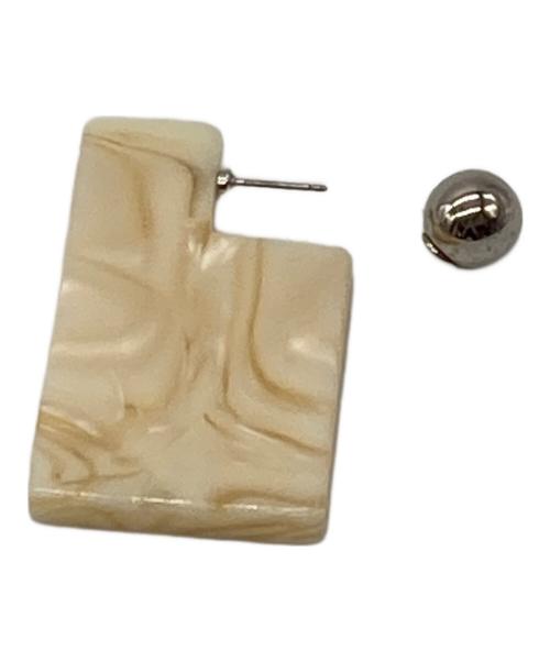 TOGA PULLA（トーガ プルラ）TOGA PULLA (トーガ プルラ) Marble pierced earrings オフホワイトの古着・服飾アイテム