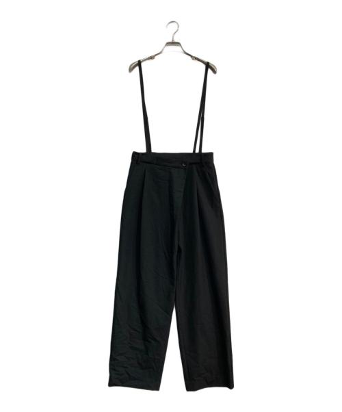 Spick and Span（スピック＆スパン）Spick and Span (スピックアンドスパン) サスペンダー付きアシンメトリータックパンツ　25SS　25030200403010 ブラック サイズ:38の古着・服飾アイテム