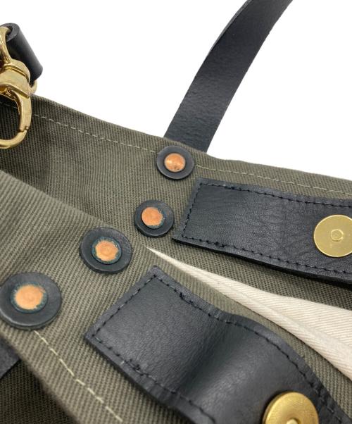 kingsley walters studio（キングスレーウォルターズスチュディオ）Kingsley Walters Studio (キングスレーウォルターズスチュディオ) BEAMS F (ビームスエフ) 別注2WAYトートバッグ カーキの古着・服飾アイテム