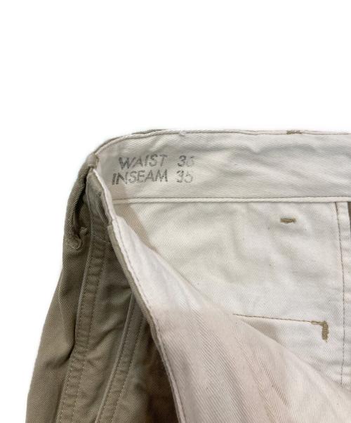 BUZZ RICKSON'S（バズリクソンズ）Buzz Rickson's (バズリクソンズ) EARLY MILITARY CHINOS 1942 MODEL　M43036 ベージュ サイズ:W36×L35の古着・服飾アイテム