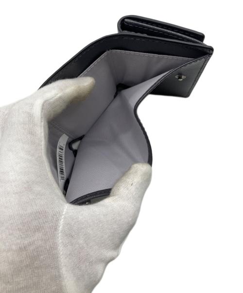 MARC JACOBS（マークジェイコブズ）MARC JACOBS (マークジェイコブス) ザ ユーティリティ スナップショット 三つ折り ウォレット ミニ　2F3SMP060S07 グレー サイズ:-の古着・服飾アイテム