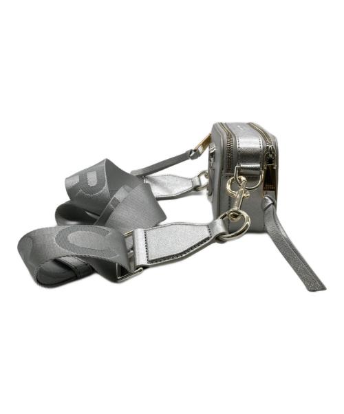 MARC JACOBS（マークジェイコブズ）MARC JACOBS (マークジェイコブス) DTM メタリックスナップショット ショルダーバッグ　2F3HCR056H01 シルバー サイズ:-の古着・服飾アイテム