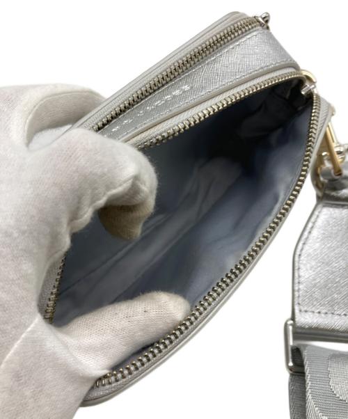 MARC JACOBS（マークジェイコブズ）MARC JACOBS (マークジェイコブス) DTM メタリックスナップショット ショルダーバッグ　2F3HCR056H01 シルバー サイズ:-の古着・服飾アイテム