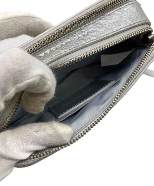 MARC JACOBS（マークジェイコブズ）MARC JACOBS (マークジェイコブス) DTM メタリックスナップショット ショルダーバッグ　2F3HCR056H01 シルバー サイズ:-の古着・服飾アイテム