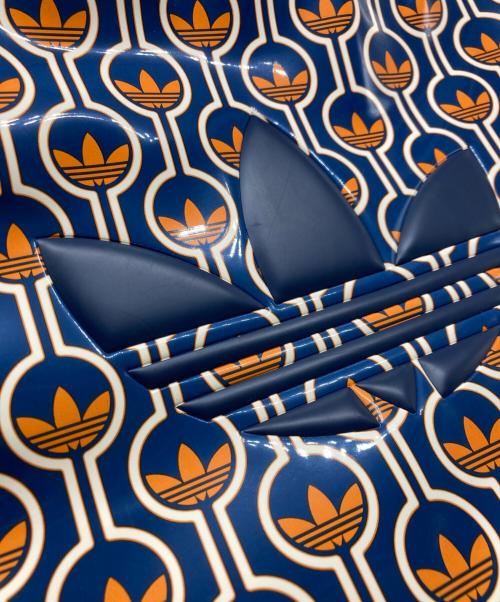 adidas Originals（アディダスオリジナル）adidas originals (アディダスオリジナル) モノグラムプリント エアライナーバッグ ネイビー×オレンジの古着・服飾アイテム