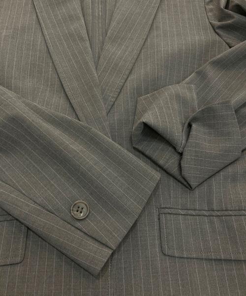 23区（ニジュウサンク）23区 (ニジュウサンク) ストライプセットアップスーツ グレー サイズ:M(38)の古着・服飾アイテム
