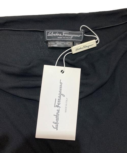 Salvatore Ferragamo（サルヴァトーレ フェラガモ）Salvatore Ferragamo (サルヴァトーレ フェラガモ) レーヨンノースリーブニット ブラック サイズ:38 未使用品の古着・服飾アイテム