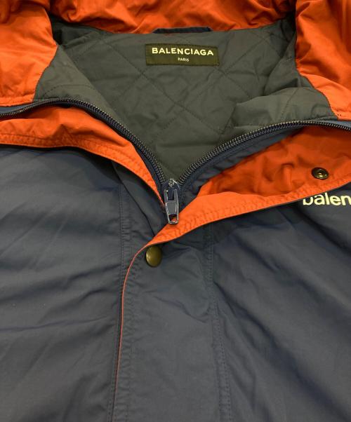 BALENCIAGA（バレンシアガ）BALENCIAGA (バレンシアガ) Padded Lining Windbreaker　18SS 　508500 TXD12 レッド×ネイビー サイズ:52の古着・服飾アイテム