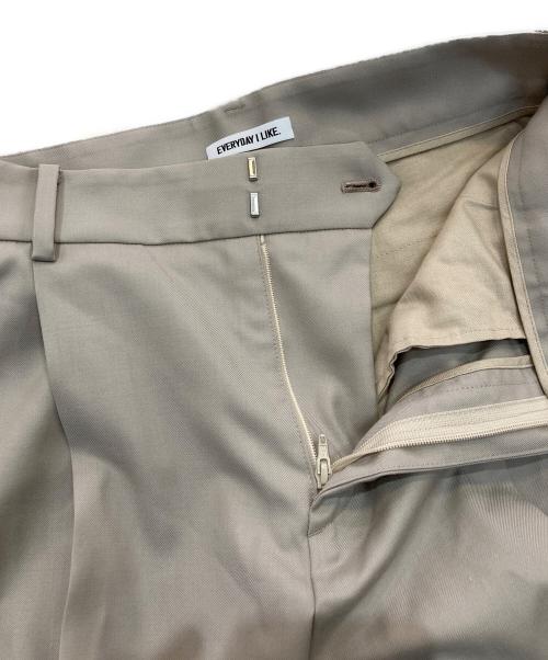 EVERYDAY I LIKE.（エヴリデイ アイ ライク）EVERYDAY I LIKE. (エヴリデイ アイ ライク) Clean Tuck Pants　 DEUXIEME CLASSE　24-030-500-8050-3-0 ベージュ サイズ:34の古着・服飾アイテム