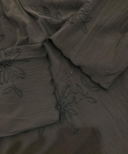 IENA（イエナ）IENA (イエナ) スカラップ刺繍Tブラウス ブラック サイズ:Free 未使用品の古着・服飾アイテム