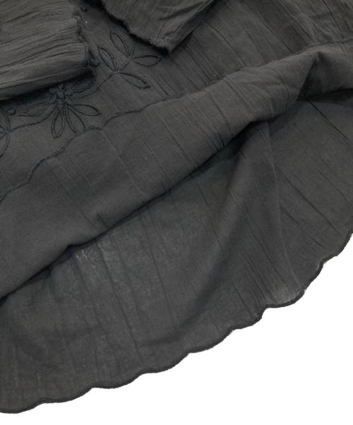 IENA（イエナ）IENA (イエナ) スカラップ刺繍Tブラウス ブラック サイズ:Free 未使用品の古着・服飾アイテム