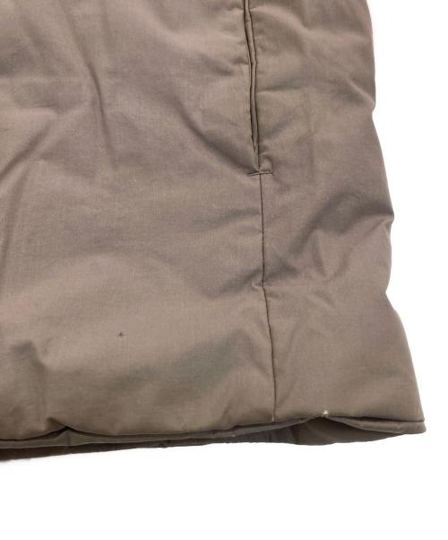 KAZUYUKI KUMAGAI ATTACHMENT（カズユキクマガイ アタッチメント）KAZUYUKI KUMAGAI ATTACHMENT (カズユキクマガイ アタッチメント) タイプライターレザータ加工 ダウンベスト　KD42-050 ブラウン サイズ:3の古着・服飾アイテム