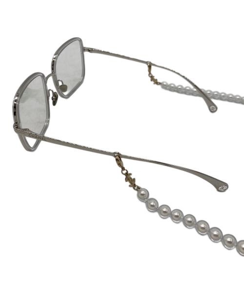 CHANEL（シャネル）CHANEL (シャネル) パールチェーン付きスクエアシェイプサングラス　2195 シルバー サイズ:SIZE 52□20の古着・服飾アイテム