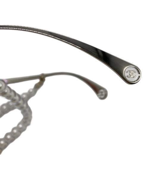 CHANEL（シャネル）CHANEL (シャネル) パールチェーン付きスクエアシェイプサングラス　2195 シルバー サイズ:SIZE 52□20の古着・服飾アイテム