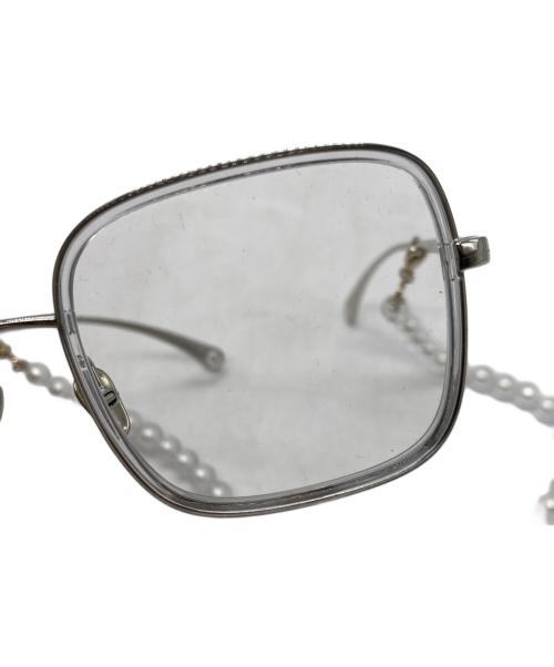 CHANEL（シャネル）CHANEL (シャネル) パールチェーン付きスクエアシェイプサングラス　2195 シルバー サイズ:SIZE 52□20の古着・服飾アイテム