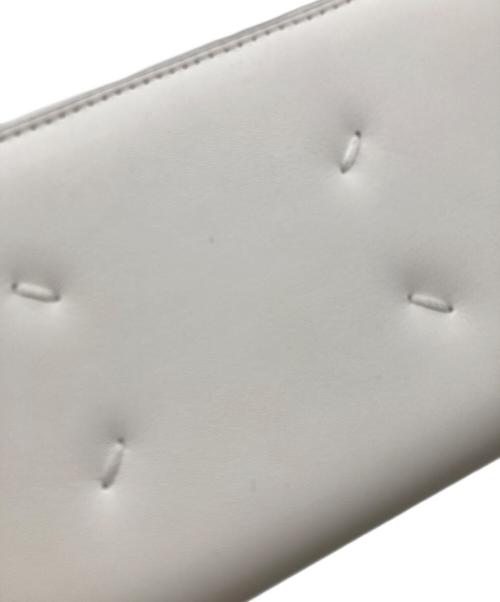 Maison Margiela（メゾンマルジェラ）Maison Margiela (メゾンマルジェラ) WALLET ZIP AROUND CONTINENTAL ホワイトの古着・服飾アイテム