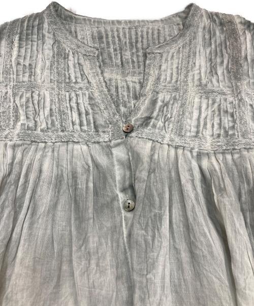 KAGURE（カグレ）kagure (カグレ) ピグメントダイピンタックブラウス　GAA4-23S006 グレー サイズ:Freeの古着・服飾アイテム