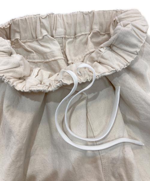 休日と詩（キュウジツトウタ）休日と詩 (キュウジツトウタ) ホリデーベーシックパンツ　portom25002 アイボリー サイズ:Freeの古着・服飾アイテム