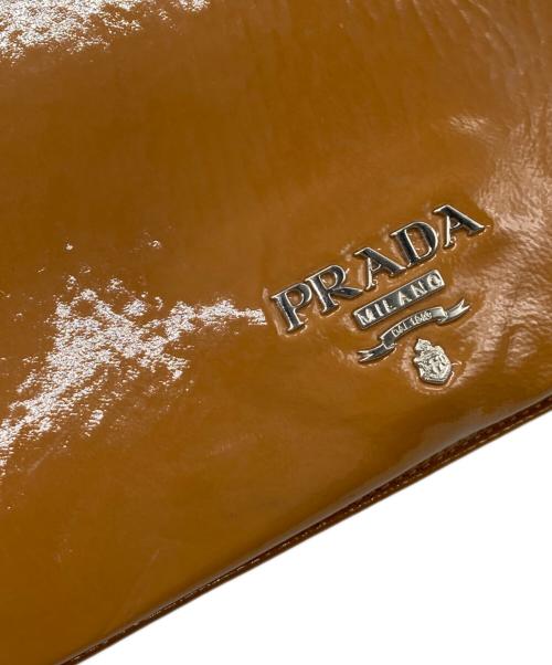 PRADA（プラダ）PRADA (プラダ) エナメルクラッチバッグ ブラウン サイズ:-の古着・服飾アイテム