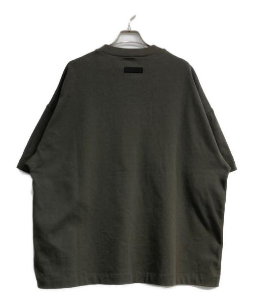 FOG ESSENTIALS（フィアオブゴッド エッセンシャル）FOG ESSENTIALS (フィアオブゴッド エッセンシャル) ロゴ半袖カットソー グレー サイズ:Sの古着・服飾アイテム