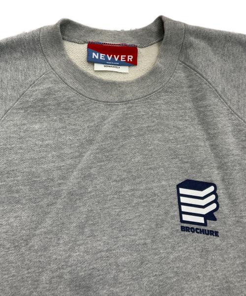 NEVVER（ニューアー）NEVVER (ニューアー) BROCHURE (ブローシュアー) クルーネックスウェット グレー サイズ:Mの古着・服飾アイテム