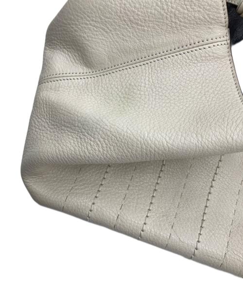 MaxMara（マックスマーラ）MaxMara (マックスマーラ) レザートートバッグ アイボリーの古着・服飾アイテム