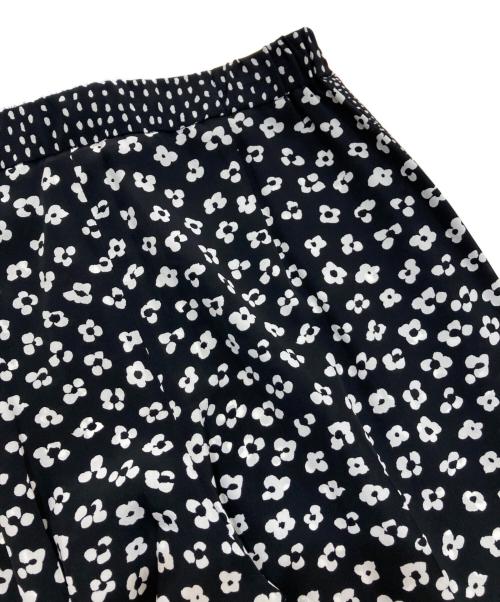 MaxMara（マックスマーラ）MaxMara (マックスマーラ) 花柄シルクパンツ　11310612 ブラック サイズ:42 未使用品の古着・服飾アイテム