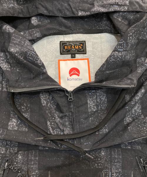 BEAMS PLUS（ビームスプラス）BEAMS PLUS (ビームスプラス) ジオメトリック プリント アノラック パーカ KOMATSU　38-18-0070-139 ネイビー サイズ:Lの古着・服飾アイテム