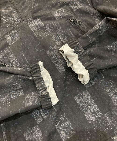 BEAMS PLUS（ビームスプラス）BEAMS PLUS (ビームスプラス) ジオメトリック プリント アノラック パーカ KOMATSU　38-18-0070-139 ネイビー サイズ:Lの古着・服飾アイテム