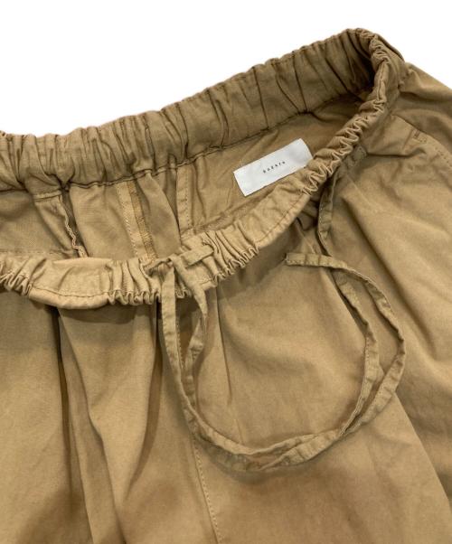 KAGURE（カグレ）kagure (カグレ) コットンクロップドパンツ　GAA4-24M013 ベージュ サイズ:Freeの古着・服飾アイテム