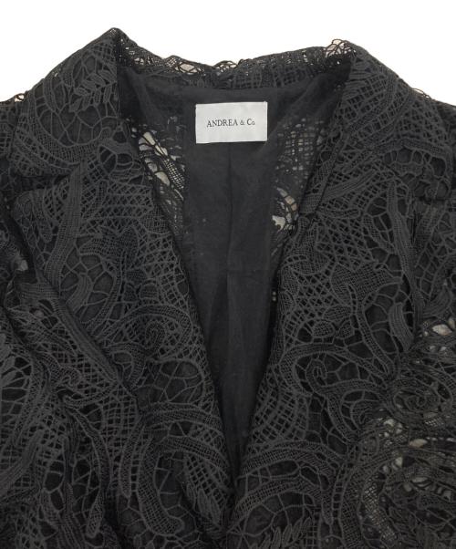 ANDREA&Co.（アンドレアアンドコー）ANDREA&Co. (アンドレアアンドコー) VALENTINA GOLD BUTTON LACE COAT　anmi-YK23F17 ブラック サイズ:Freeの古着・服飾アイテム