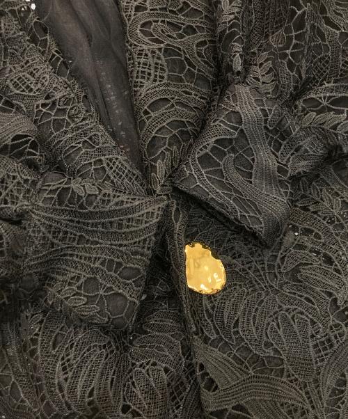 ANDREA&Co.（アンドレアアンドコー）ANDREA&Co. (アンドレアアンドコー) VALENTINA GOLD BUTTON LACE COAT　anmi-YK23F17 ブラック サイズ:Freeの古着・服飾アイテム