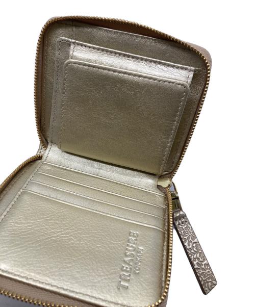 TREASURE TOPKAPI（トレジャートプカピ）TREASURE TOPKAPI (トレジャートプカピ) エンボスレザー ラウンド二つ折り財布 ゴールドの古着・服飾アイテム