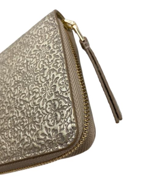 TREASURE TOPKAPI（トレジャートプカピ）TREASURE TOPKAPI (トレジャートプカピ) エンボスレザー ラウンド二つ折り財布 ゴールドの古着・服飾アイテム