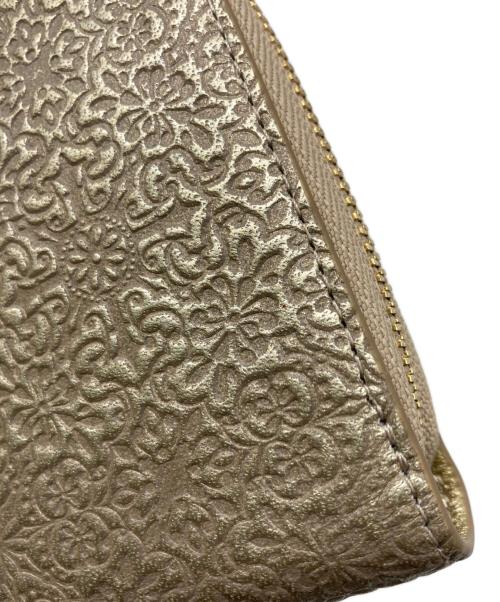 TREASURE TOPKAPI（トレジャートプカピ）TREASURE TOPKAPI (トレジャートプカピ) エンボスレザー ラウンド二つ折り財布 ゴールドの古着・服飾アイテム