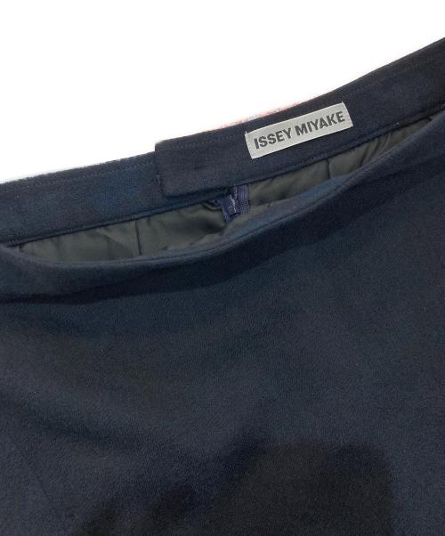 ISSEY MIYAKE（イッセイミヤケ）ISSEY MIYAKE (イッセイミヤケ) ペンキジャガードカッティングスカート　IM23FG507 ネイビー サイズ:2の古着・服飾アイテム