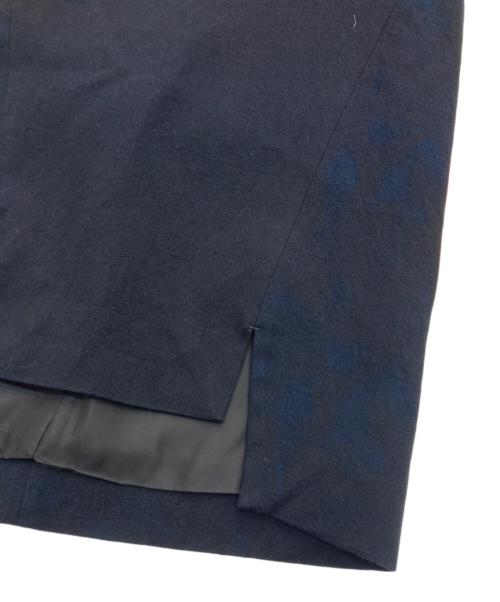 ISSEY MIYAKE（イッセイミヤケ）ISSEY MIYAKE (イッセイミヤケ) ペンキジャガードカッティングスカート　IM23FG507 ネイビー サイズ:2の古着・服飾アイテム