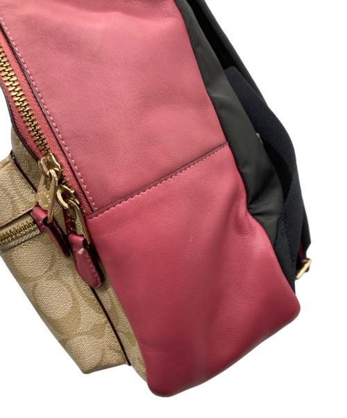 COACH（コーチ）COACH (コーチ) シグネチャーリュック　F32200 ベージュ×ピンク サイズ:-の古着・服飾アイテム
