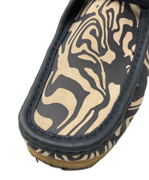 CLARKS ORIGINALS（クラークス オリジナルズ）Clarks Originals (クラークス オリジナルズ) Wu -Tang Clan ワラビー ベージュ×ブラック サイズ:26.5cmの古着・服飾アイテム