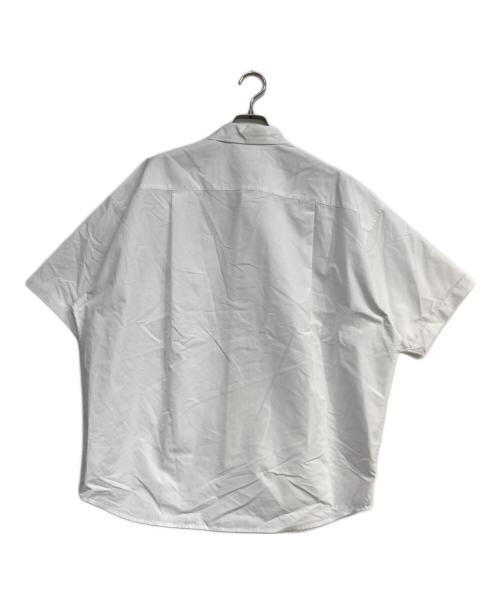 SOFTHYPHEN（ソフトハイフン）SOFTHYPHEN (ソフトハイフン) TYPEWRITER S/S OVER SIZED SHIRT ホワイト サイズ:01 未使用品の古着・服飾アイテム