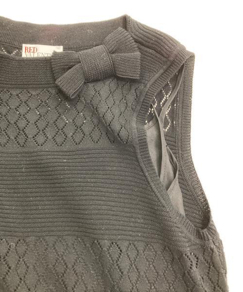RED VALENTINO（レッドヴァレンティノ）RED VALENTINO (レッドヴァレンティノ) リボンノースリーブニットワンピース ブラック サイズ:Mの古着・服飾アイテム
