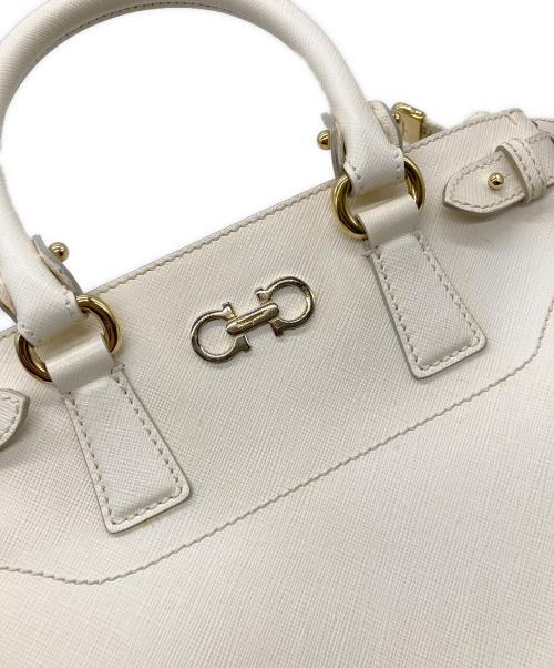 Salvatore Ferragamo（サルヴァトーレ フェラガモ）Salvatore Ferragamo (サルヴァトーレ フェラガモ) ガンチーニショルダーバッグ アイボリーの古着・服飾アイテム