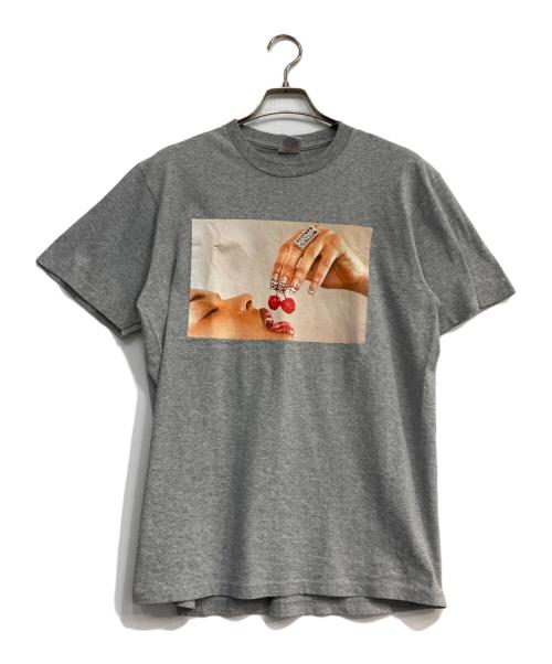 SUPREME（シュプリーム）Supreme (シュプリーム) Cherries Tee グレー サイズ:Sの古着・服飾アイテム