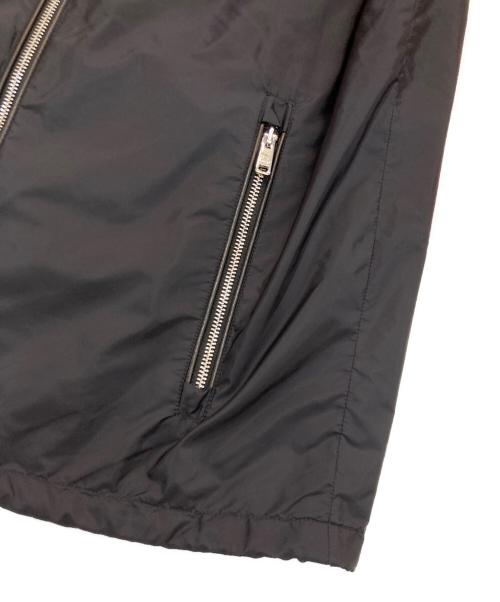 PRADA（プラダ）PRADA (プラダ) ロゴプレートナイロンジャケット　SGP793 ブラック サイズ:50の古着・服飾アイテム