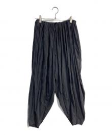 ETRE TOKYO（エトレトウキョウ）の古着「ウエストギャザーバルーンカットパンツ」｜ブラック