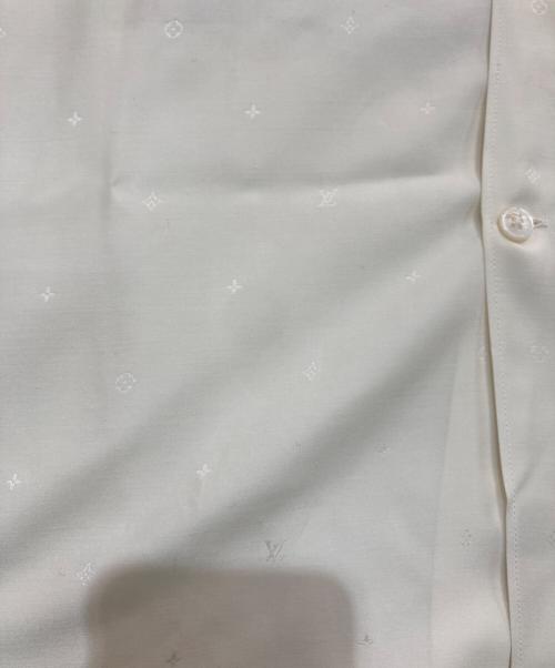 LOUIS VUITTON（ルイ ヴィトン）LOUIS VUITTON (ルイ ヴィトン) モノグラム刺繍長袖シャツ　RM212F ZLC HKS8PW ホワイト サイズ:40の古着・服飾アイテム